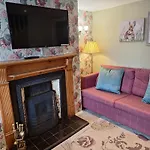 Fryers 3 Bedroom Sleeps 6 Holiday home Scarborough