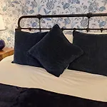 Fryers 3 Bedroom Sleeps 6 Holiday home Scarborough