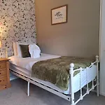 Fryers 3 Bedroom Sleeps 6 Holiday home