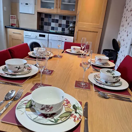 Fryers 3 Bedroom Sleeps 6 *