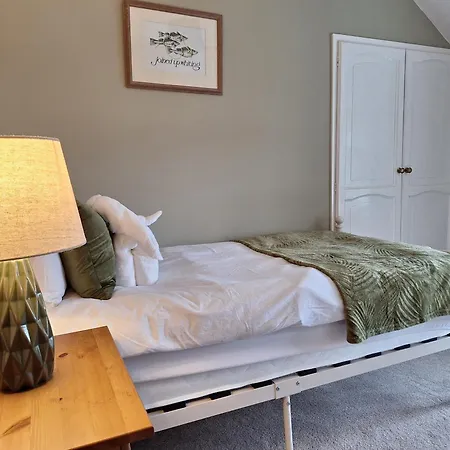 Fryers 3 Bedroom Sleeps 6