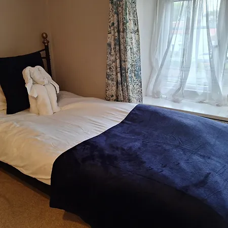 Fryers 3 Bedroom Sleeps 6 Nyaraló