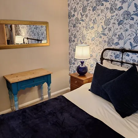 Fryers 3 Bedroom Sleeps 6 Feriehus *